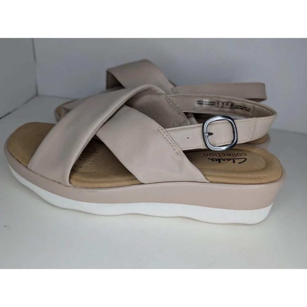 Clarks Clara Cove Sandals US 10W Wide/ UK 7.5E Sand Flatform PU RMF23-SM